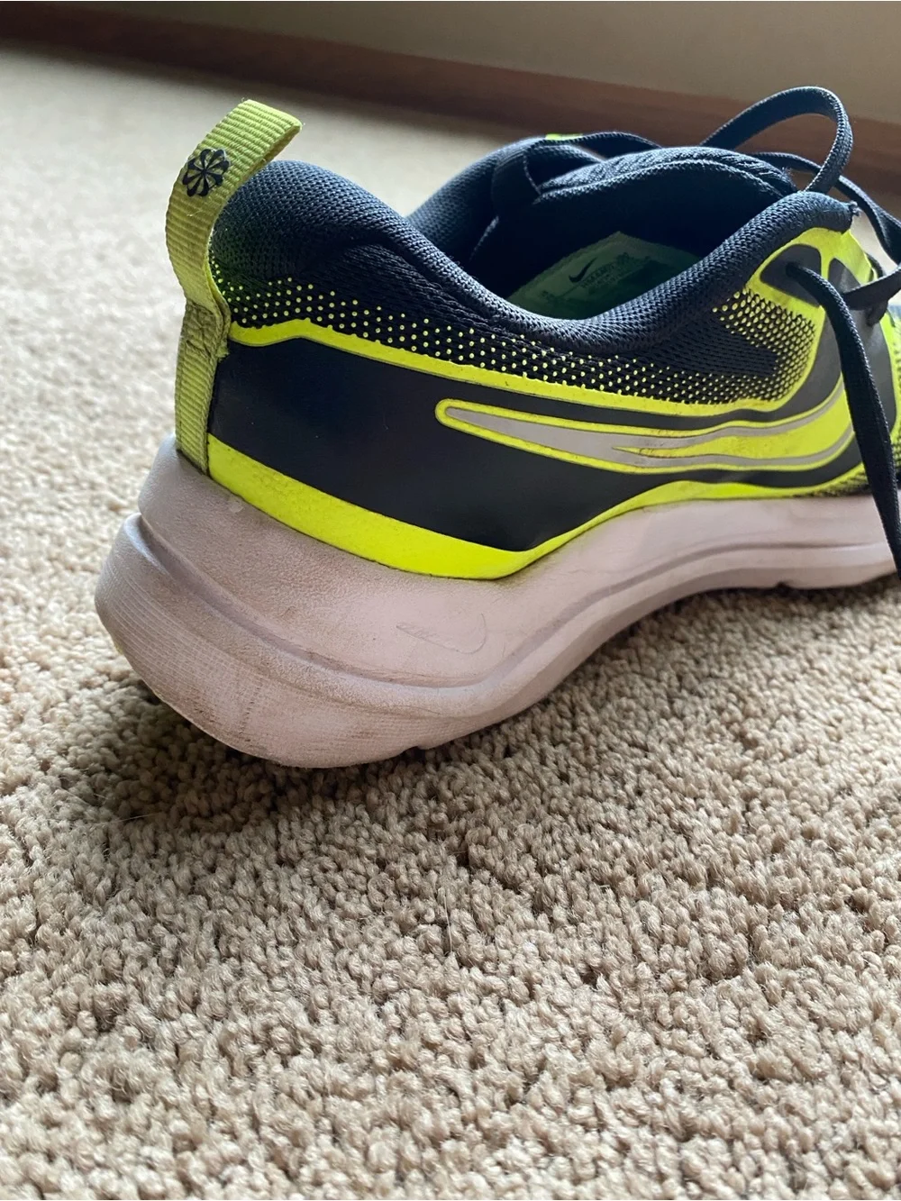 Nike cosmic runner